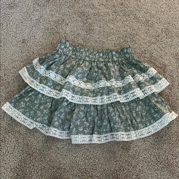 Altar’d State Raleigh Lace Ruffle Shorts - Picture 3 of 4